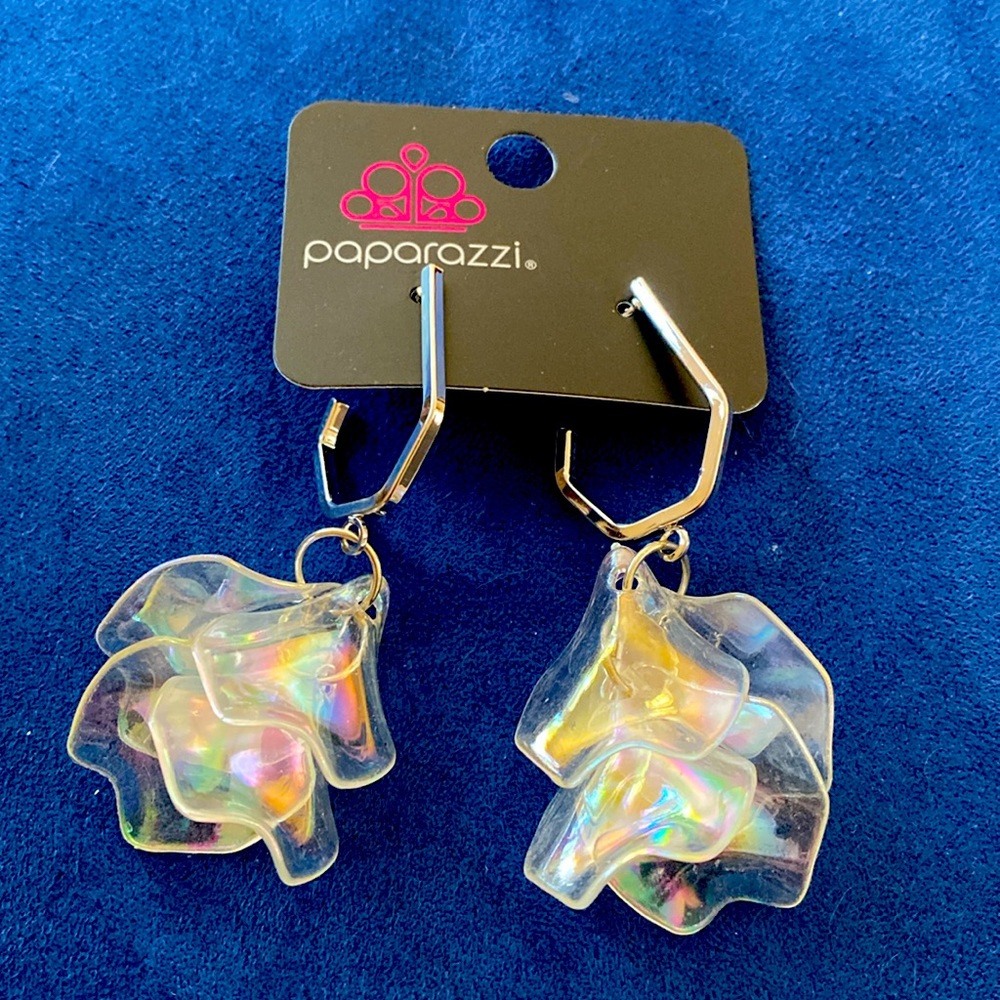 Pierced Earrings- silver with decorative clear petals